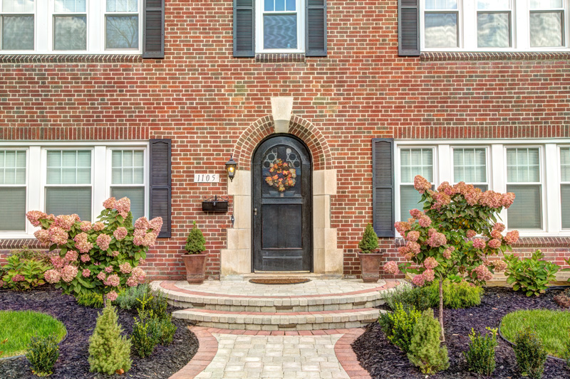 Knob Hill Bed and Breakfast front door